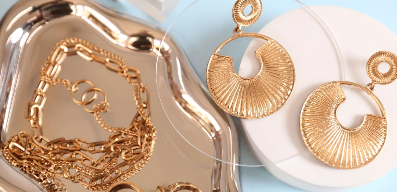 خطوات سهلة لتنظيف الذهب في المنزل دون إتلافه