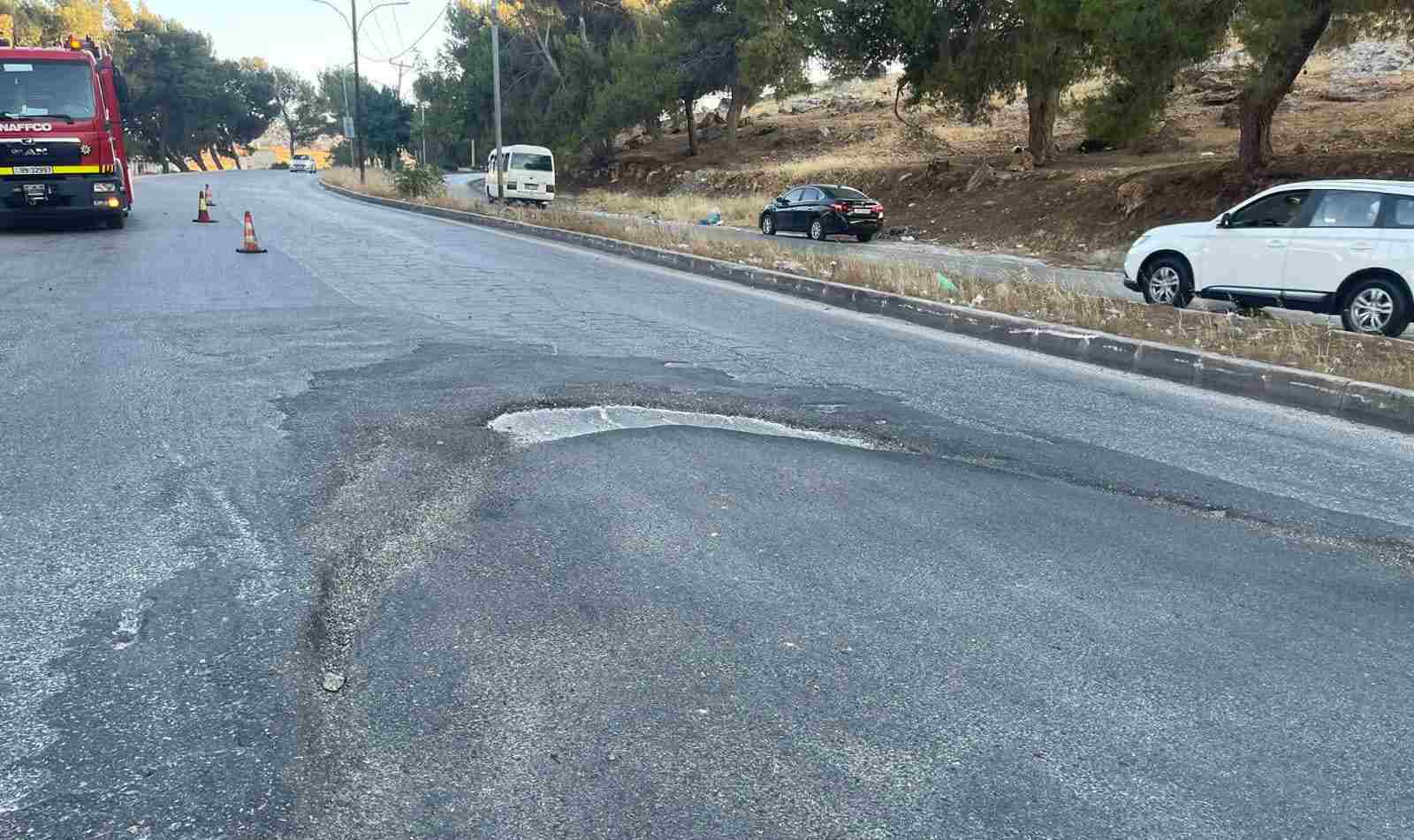 تهالك أجزاء من طريق إربد عجلون وسط مطالب بإعادة تأهيلها