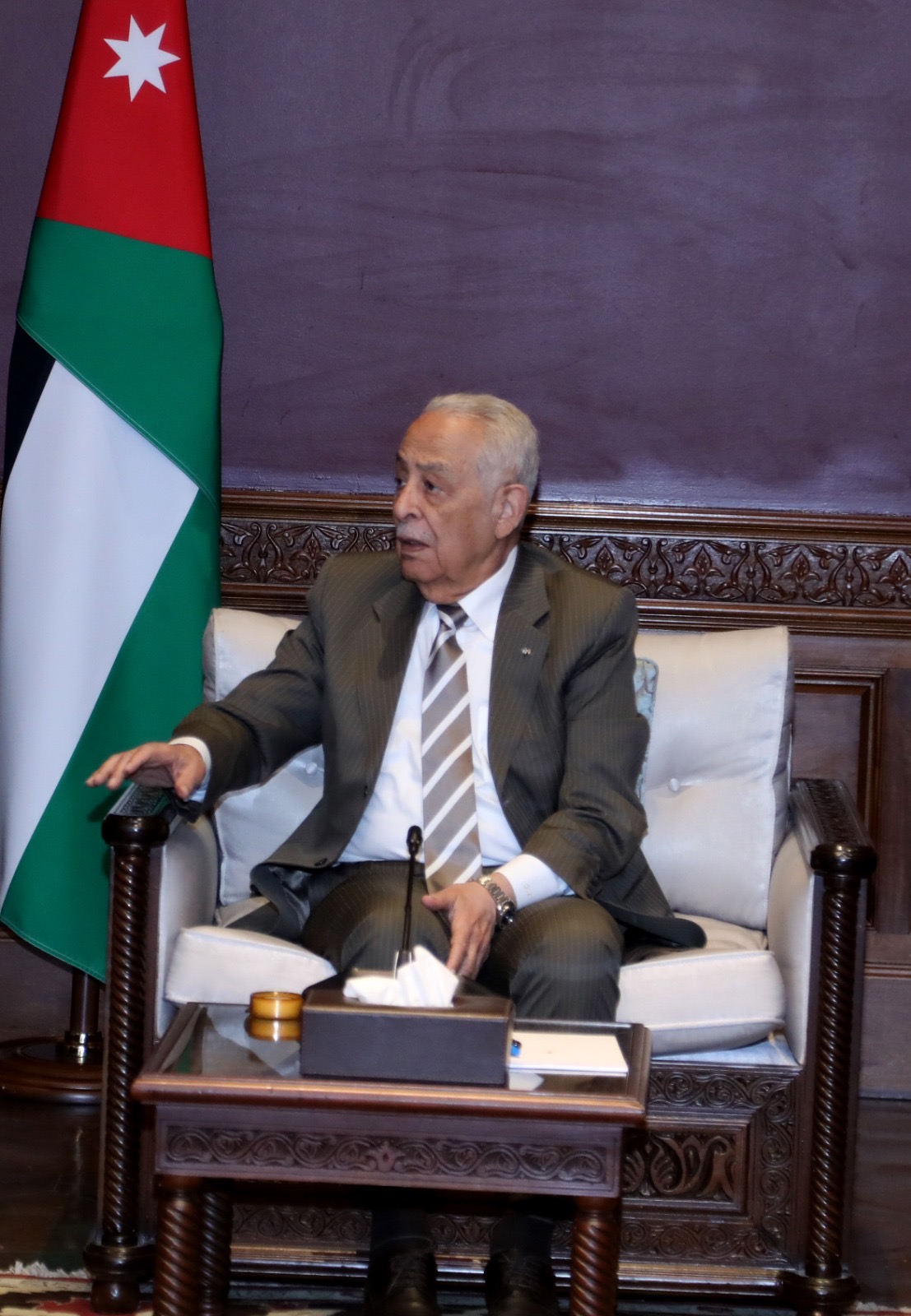 العيسوي يعزي المشاقبة وآل مراد