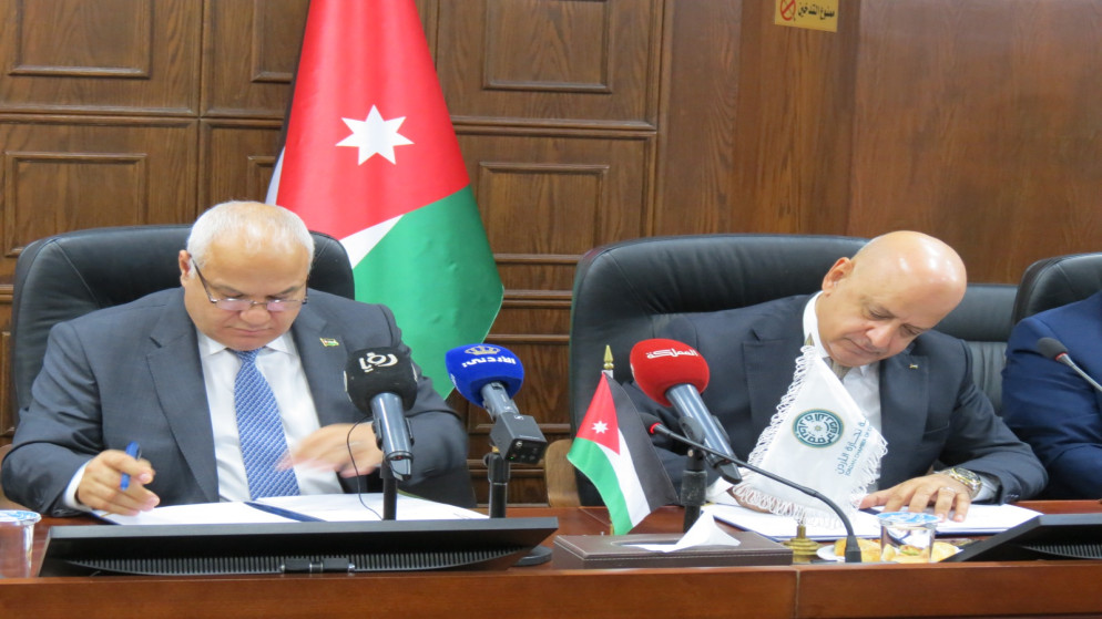 مذكرة تفاهم لتوفير عمالة غير أردنية للقطاع التجاري