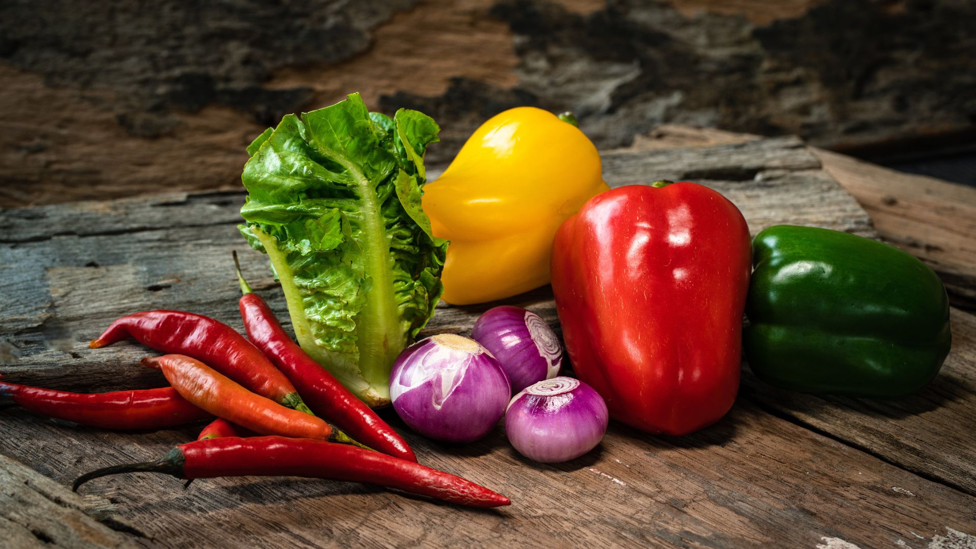 كيلو البندورة 55 قرشاً ..  أسعار الخضار محلياً