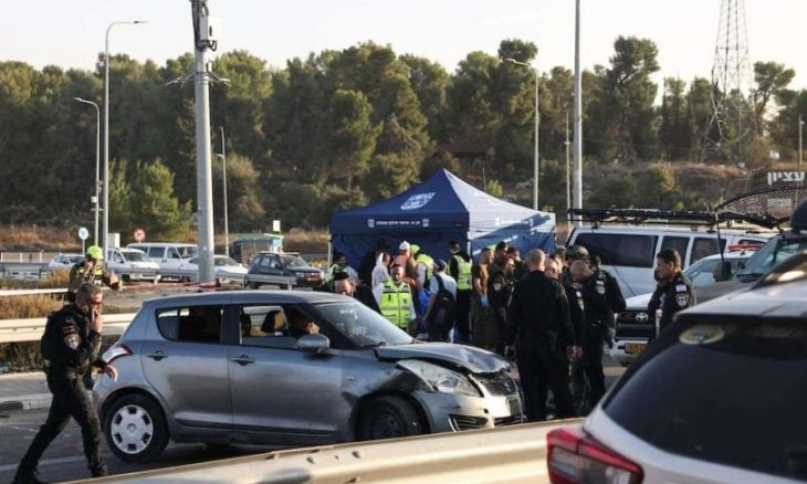 مقتل إسرائيلي واستشهاد منفذين بعملية دهس وطعن  ..  صور 