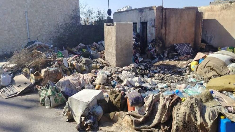 إزالة 50 طناً من النفايات المتراكمة في كفرخل بجرش