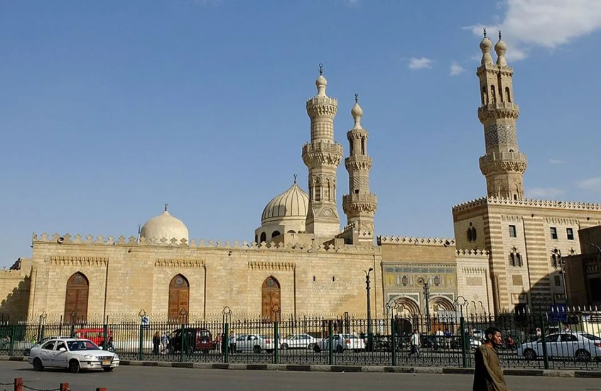 هل الاحتفال بالمولد النبوي بدعة ..  دعوة أزهرية تثير الغضب في مصر