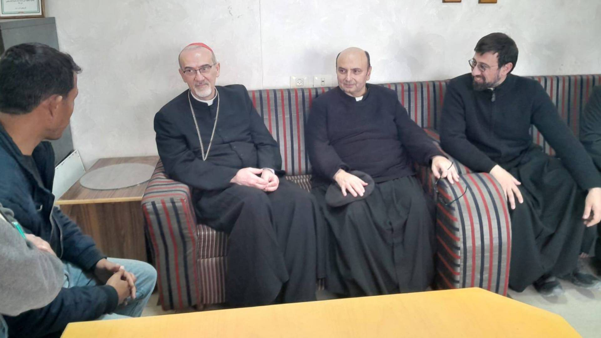 وفد البطريركية اللاتينية يزور المستشفى الميداني الاردني بغزة