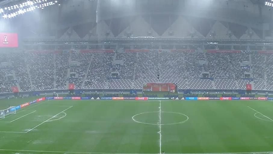 بسبب الأمطار الغزيرة  ..  تأجيل مباراة السعودية والإمارات حتى إشعار آخر