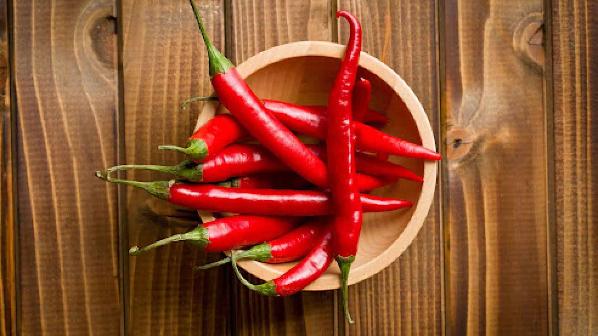 الفلفل الحار يخفض ضغط الدم عند تناوله كاملاً