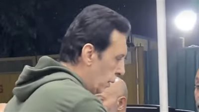 بعد توقف قلبه ..  نجم مصري شهير يدخل في غيبوبة