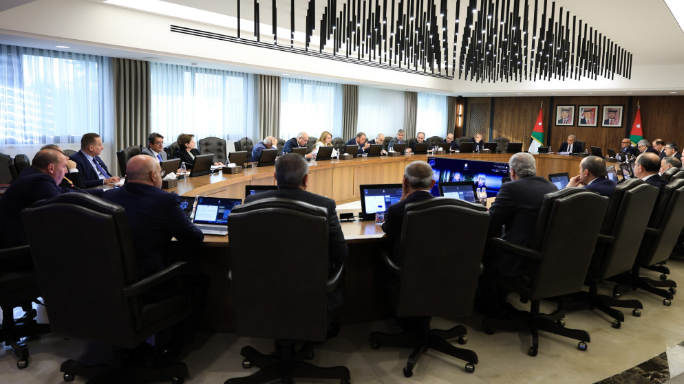 إحالات على التقاعد وتعيينات جديدة ..  التفاصيل