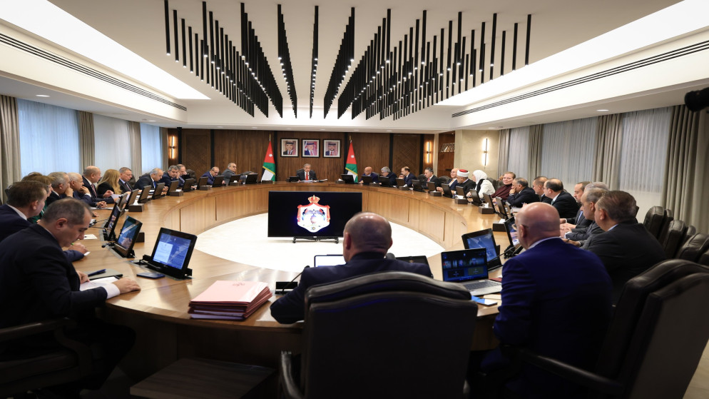 الحكومة تسدد متأخرات مستحقة لصالح مستودعات شركات الأدوية