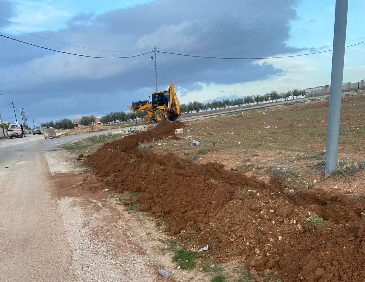 حملة لتنظيف الأودية ومجاري السيول في مادبا بعد المنخفض