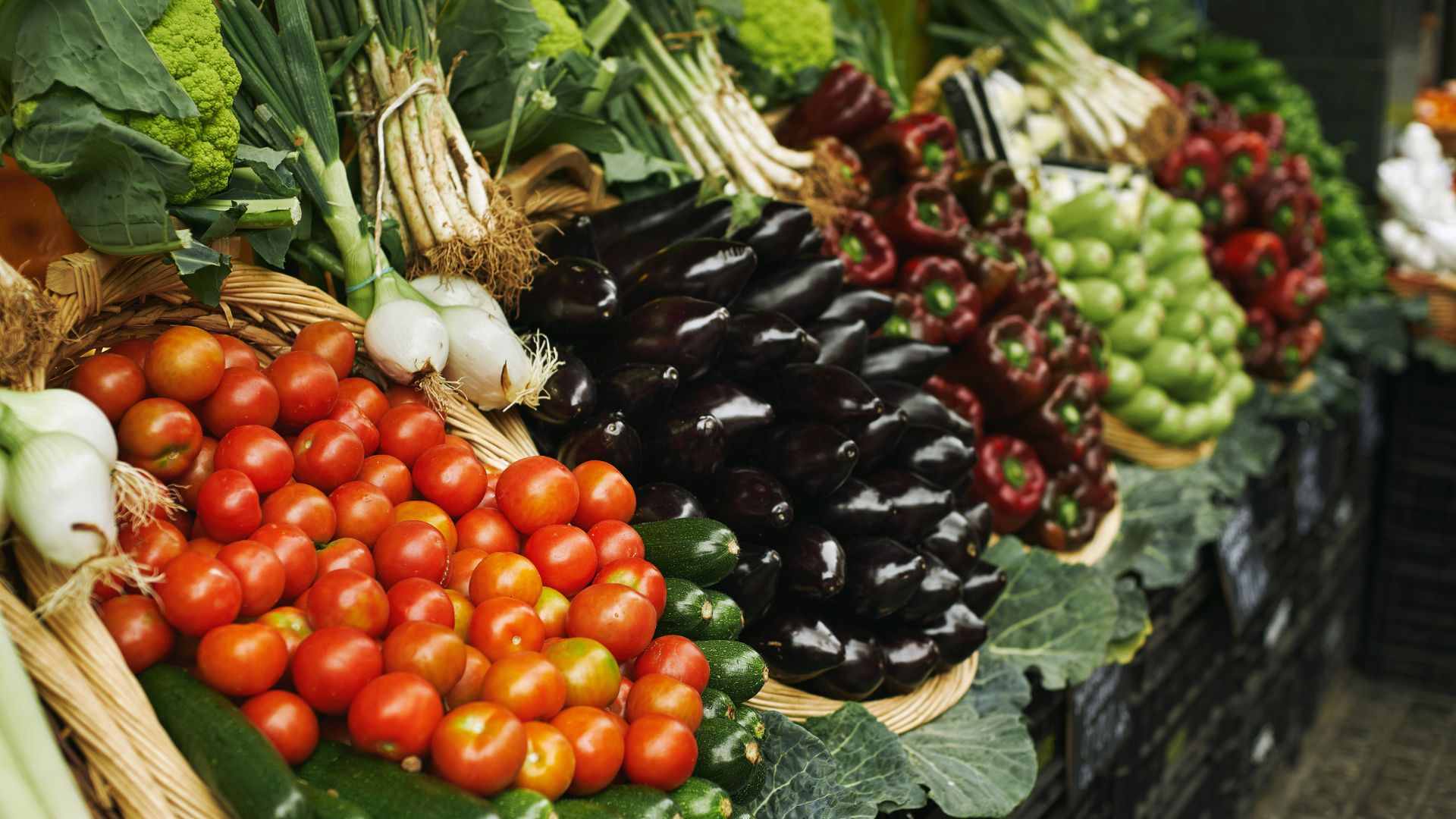 2216 طنا من الخضار ترد للسوق المركزي الثلاثاء