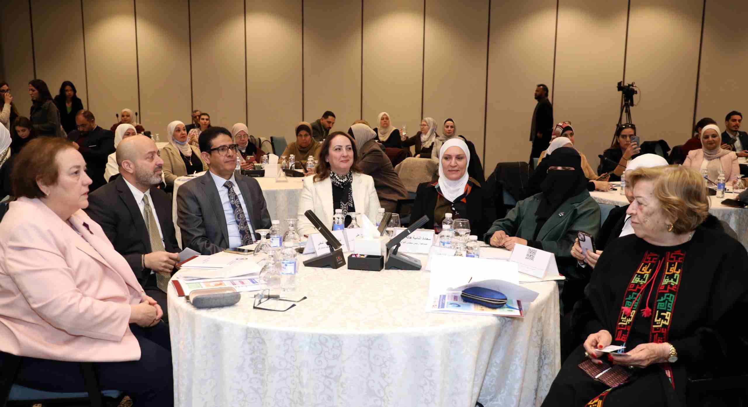 ورقة سياسات جديدة لتعزيز التمكين الاقتصادي للناجيات