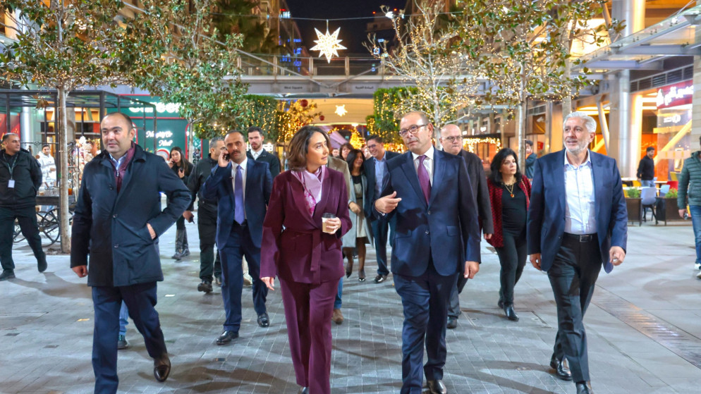 الأميرة ريم علي تضيء شجرة "الميلاد" بالبوليفارد