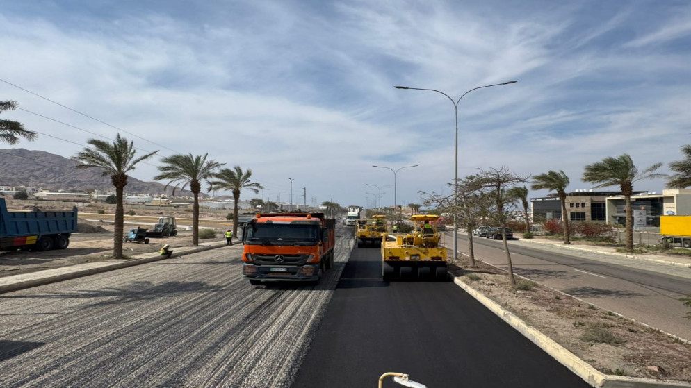 الأشغال تباشر أعمال صيانة لمدخل مدينة العقبة 