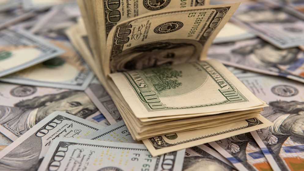 الدولار يتراجع مع ترقب خفض الفائدة الأميركية الشهر المقبل