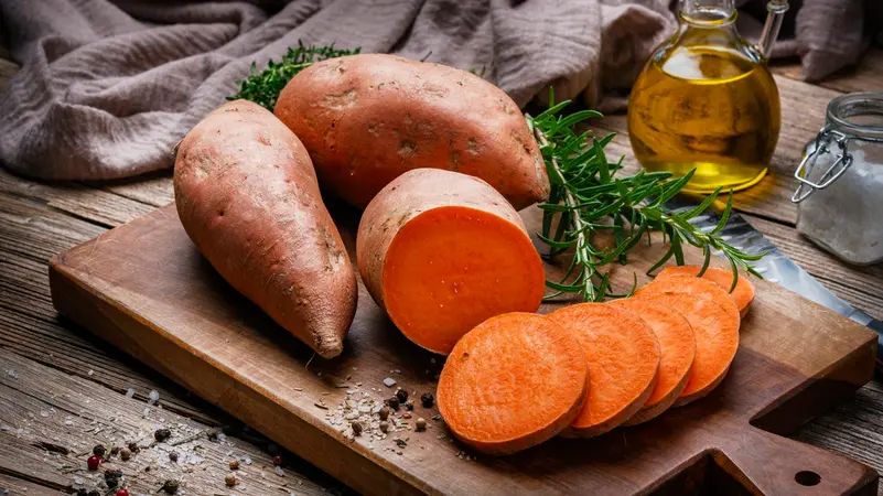 4 أسباب تجعل سلق البطاطا الحلوة خيارًا أفضل صحيًا