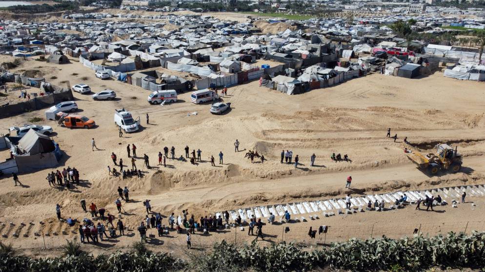 صحة غزة تستلم 15 جثمانا لشهداء أفرج عنهم الاحتلال