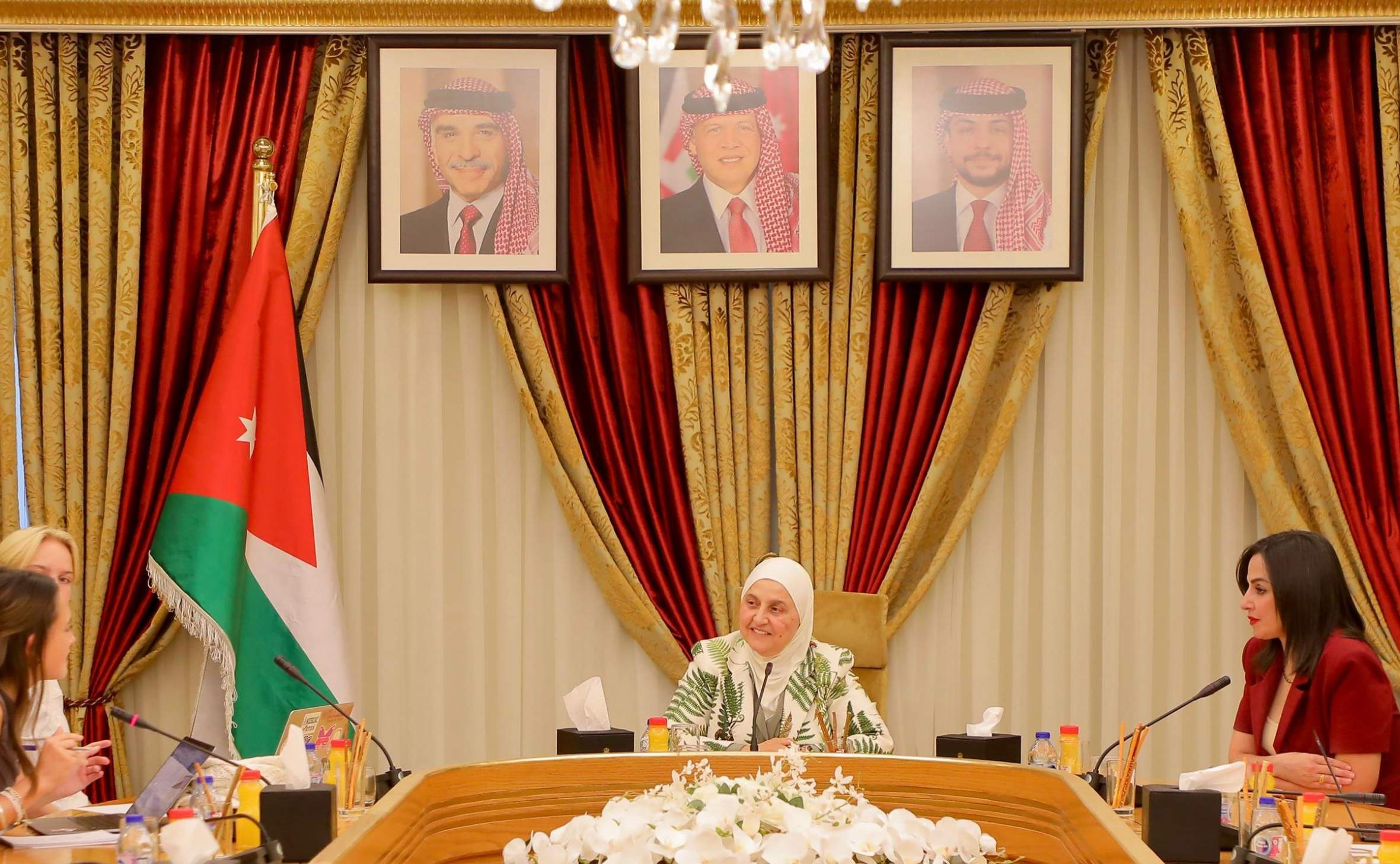 العين بركات تلتقي وفدا طلابيا أميركيا 