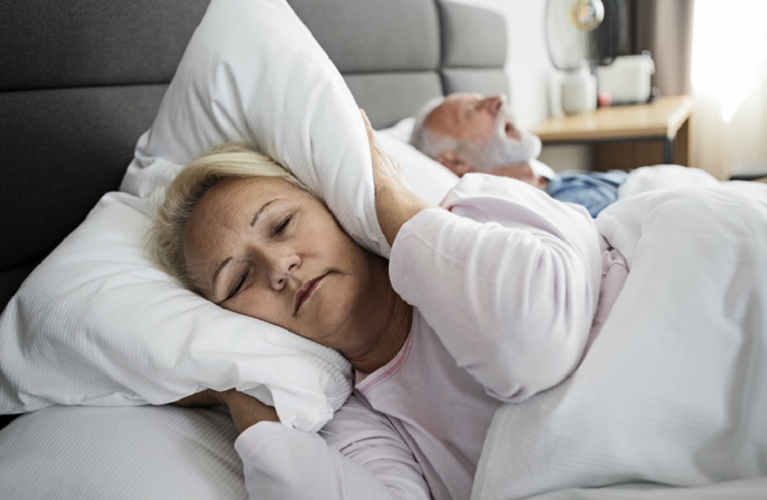 خطوات فعّالة لتقليل الشخير المزعج