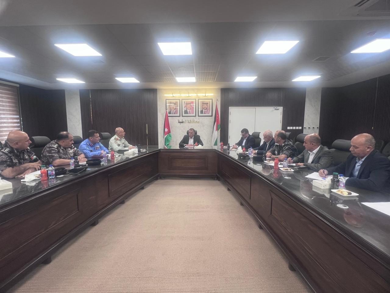 وزير الداخلية يزور دار محافظة العقبة ويجتمع مع مجلسها الأمني