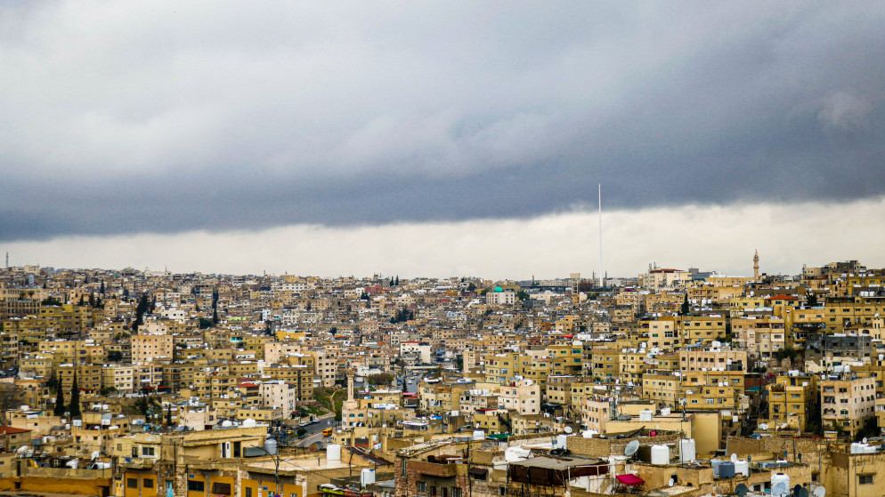 أجواء باردة نسبيًا الأحد وأمطار متوقعة الاثنين