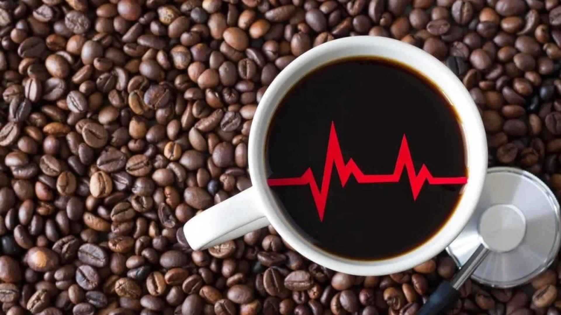 متى يتحول كوب القهوة اليومي إلى خطر صحي