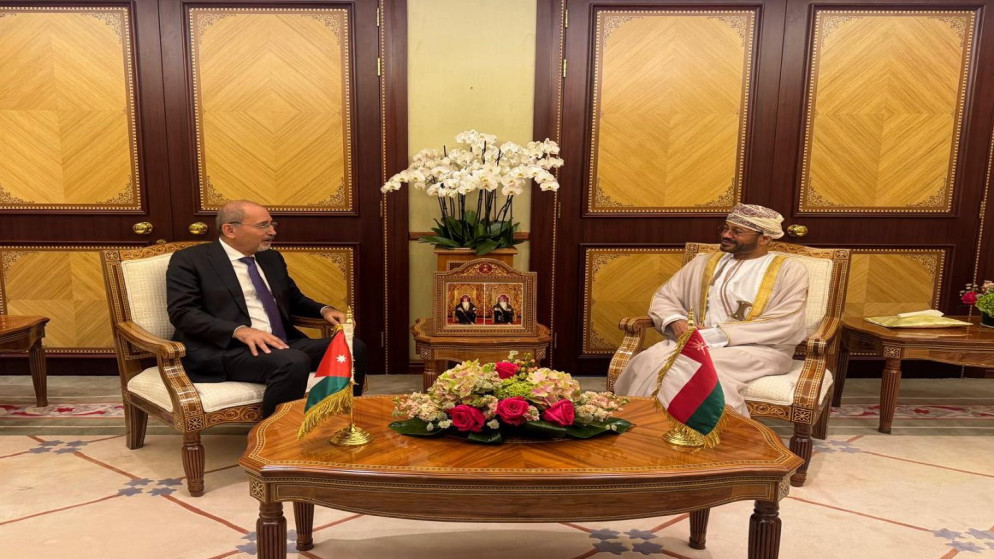 وزير الخارجية يلتقي نظيره العُماني في مسقط