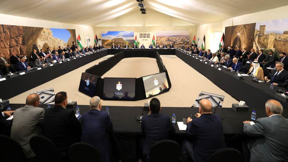 بدء جلسة مجلس الوزراء في محافظة الكرك