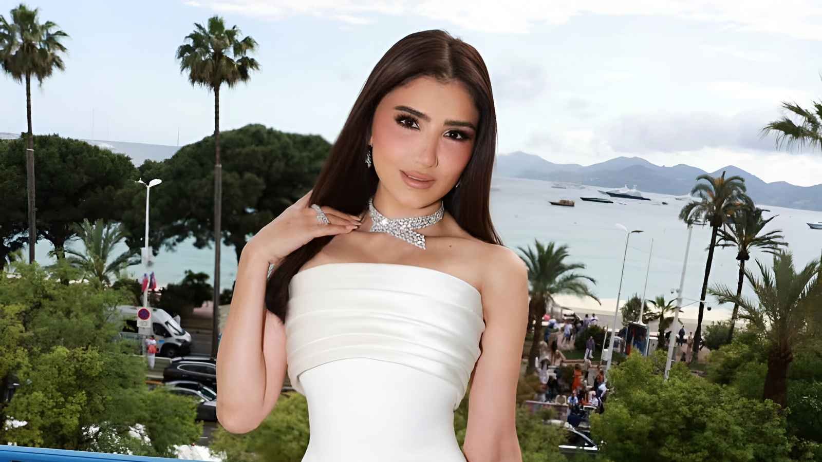 مي عمر تشعل إنستغرام بصور من جزيرتها الساحرة