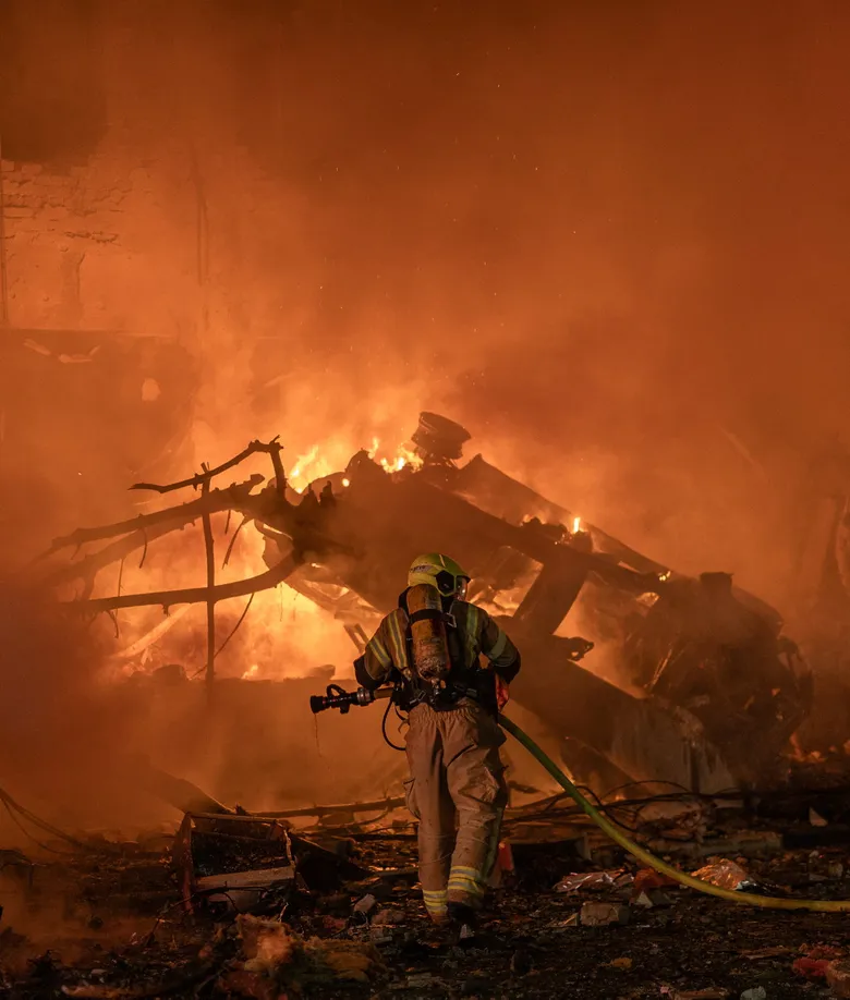 بعد منتصف الليل ..  رشقة صاروخية إيرانية غير مسبوقة تهز الشرق الأوسط