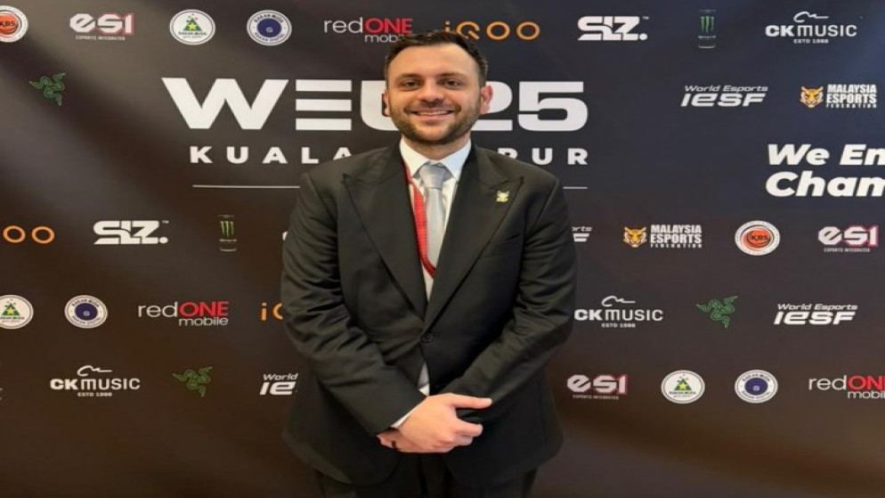 ولي العهد يهنئ الأمير عمر بفوزه بعضوية الاتحاد الدولي