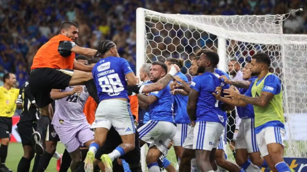 23 بطاقة حمراء في مباراة نهائية بالبرازيل