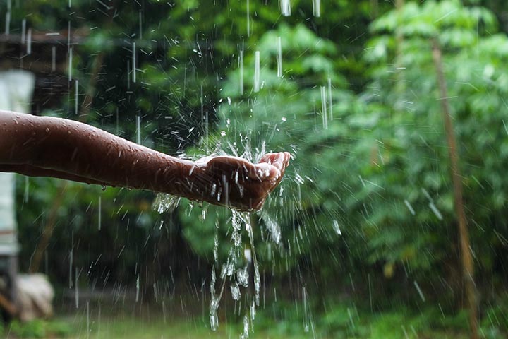 أمطار غزيرة وسيول متوقعة خلال الساعات المُقبلة