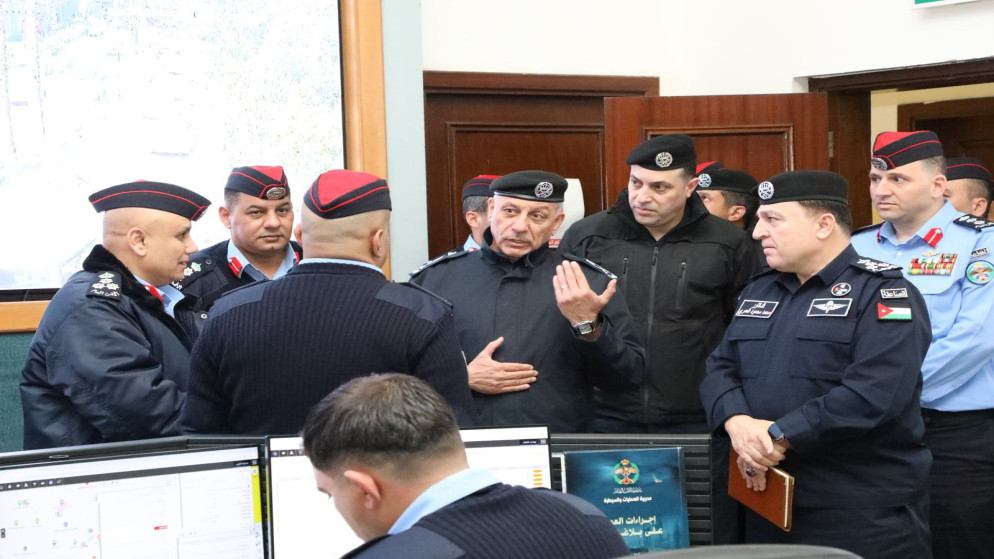 مدير الأمن العام يتفقد جاهزية الدفاع المدني خلال المنخفض