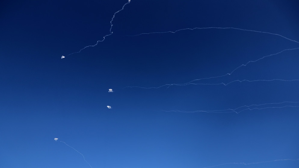 الجيش الإسرائيلي يعلن رصد موجات من الصواريخ الإيرانية باتجاه إسرائيل