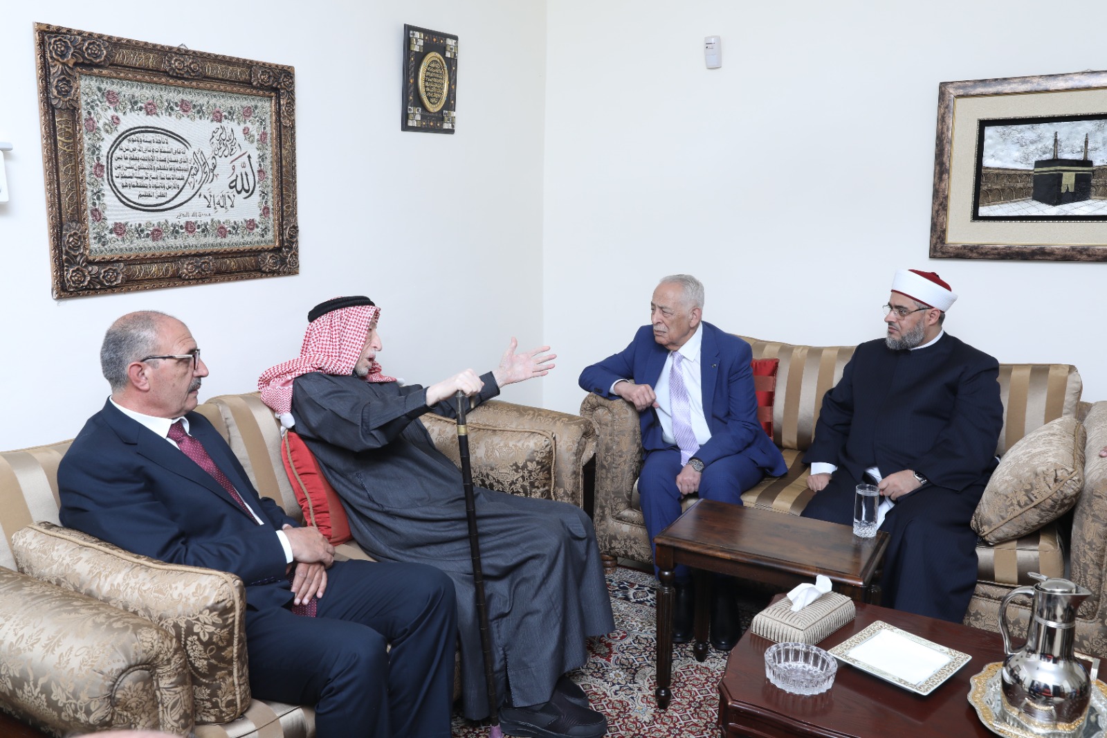 العيسوي يطمئن على صحة الوزيرين السابقين العكور وأبو عين