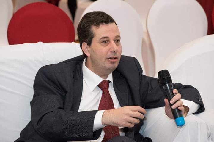 حين ينقلب التشجيع إلى خيانة ومؤامرة