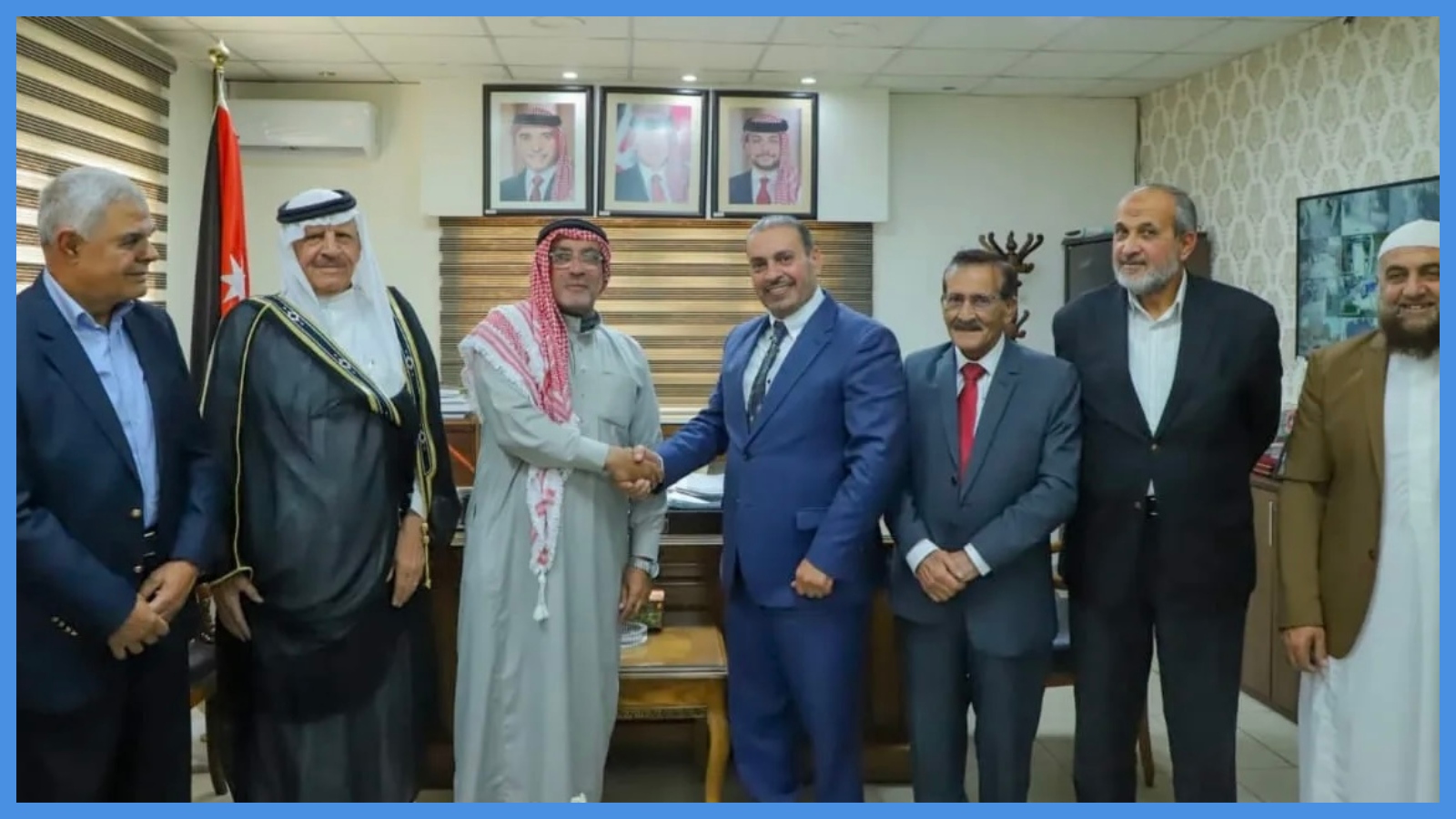 الرمثا ..  تكريم موظف أبلغ عن جسم غريب قرب مسجد