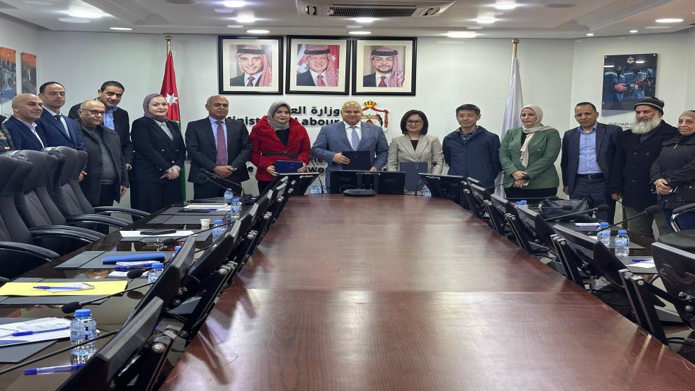 تشغيل فرع إنتاجي جديد لصناعة الألبسة في المفرق