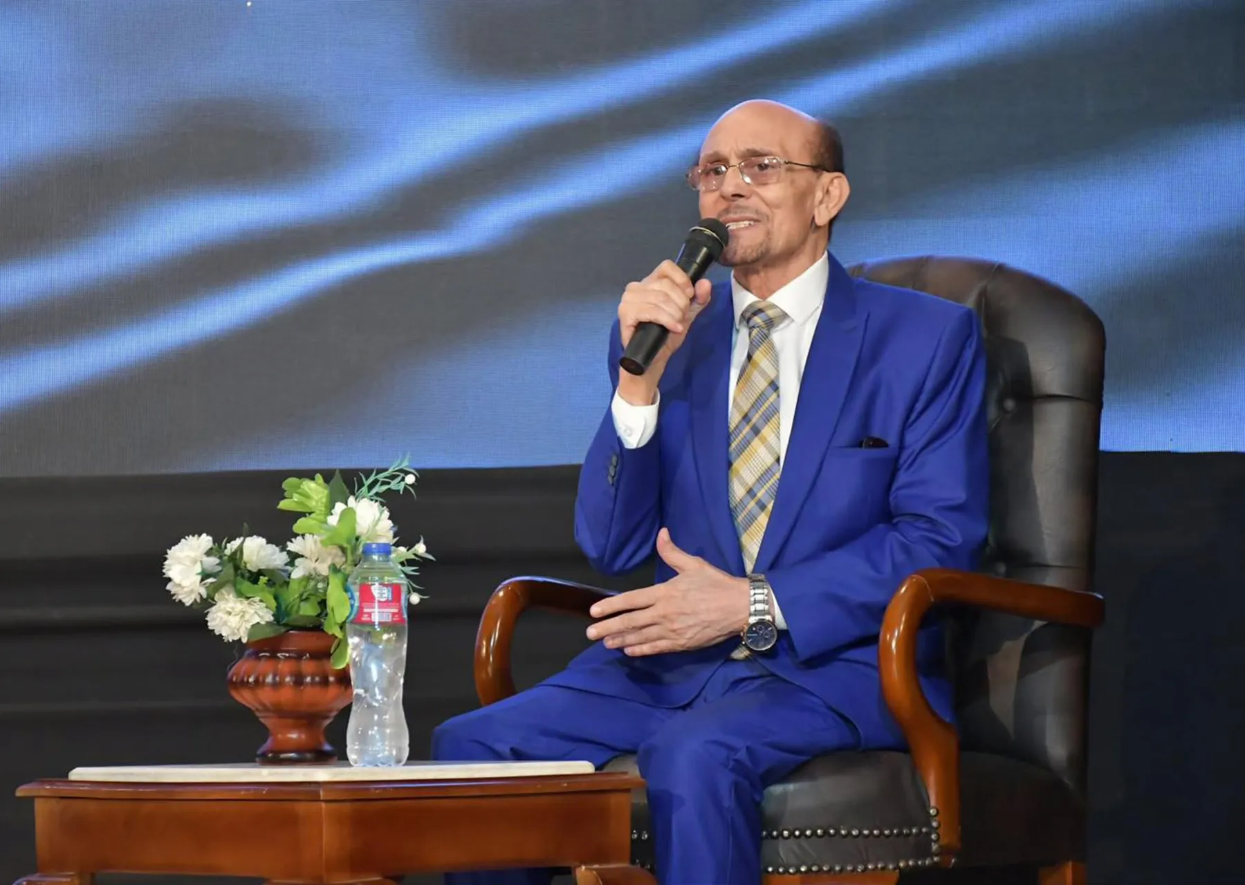 أُغمي عليه وفقد النطق ..  تدهور حالة الفنان محمد صبحي الصحية