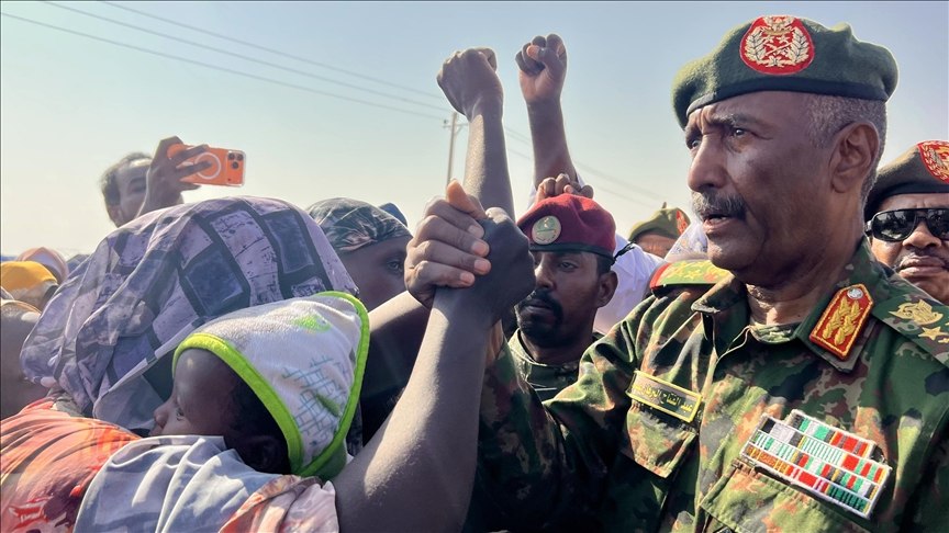 البرهان يتفقد مناطق غربي الخرطوم