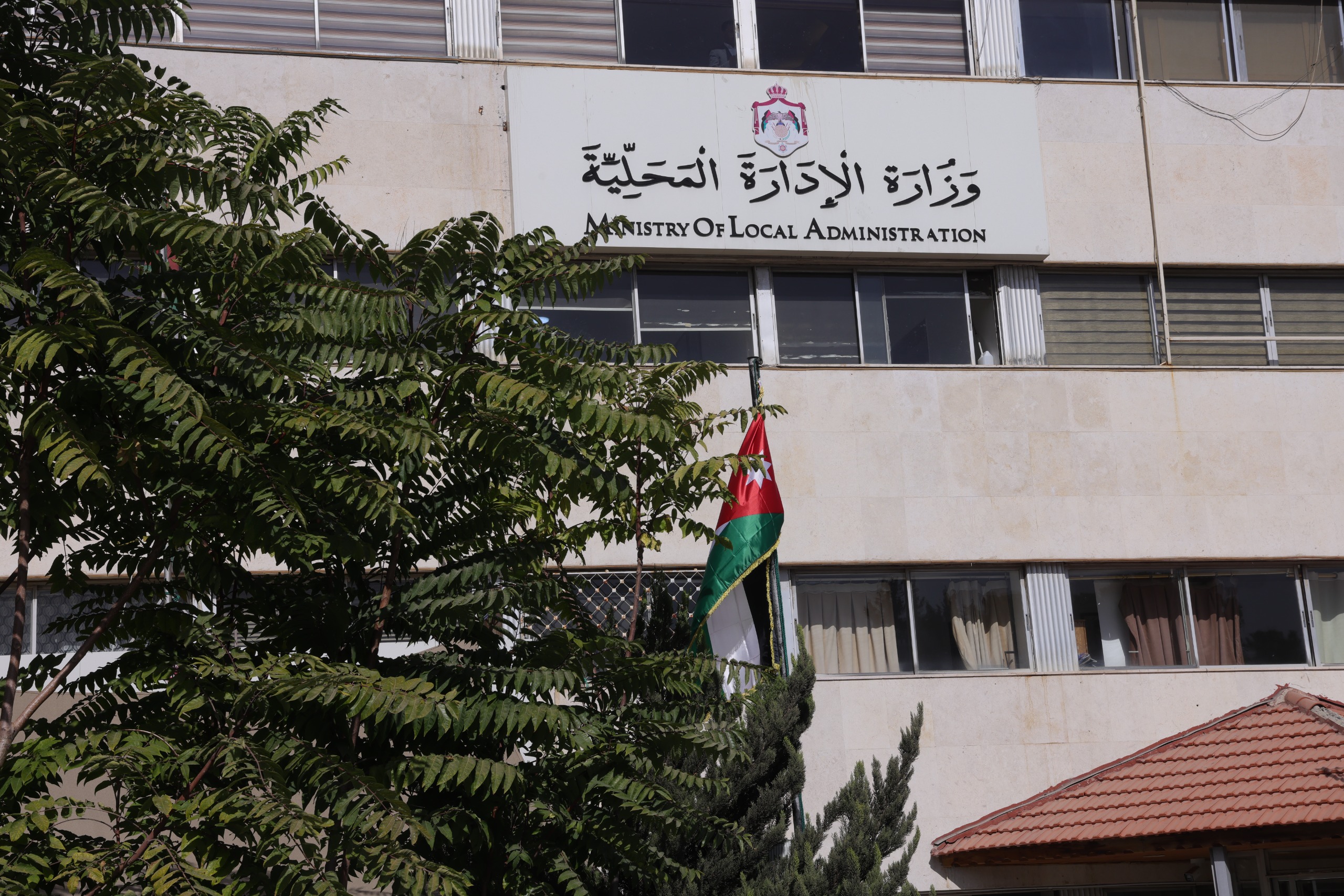 الإدارة المحلية ترفع الجاهزية القصوى تحسباً للحالة الجوية