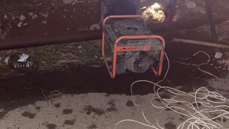 تريلا تتسبب بانقطاع الكهرباء في الحصن  ..  تفاصيل 