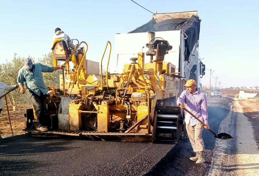 بني كنانة: تعبيد 40 طريقا زراعية وصيانة مستمرة لدعم البنية التحتية