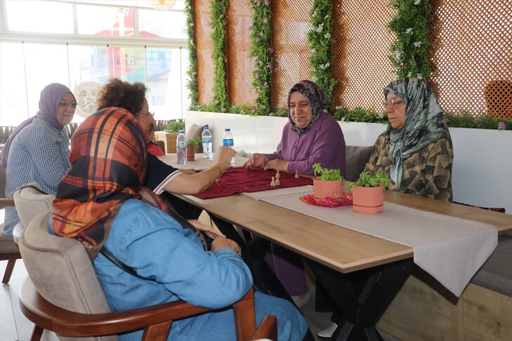 مقهى المرأة في كيليس  ..  فضاء اجتماعي لدعم النساء والأطفال