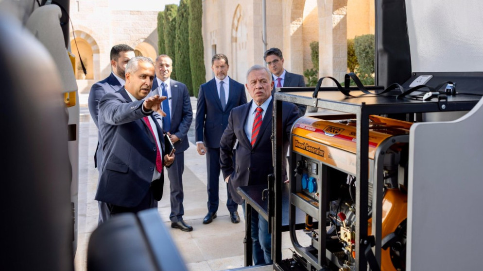 الملك يطلع على وحدات دعم مبتوري الأطراف  ..  صور