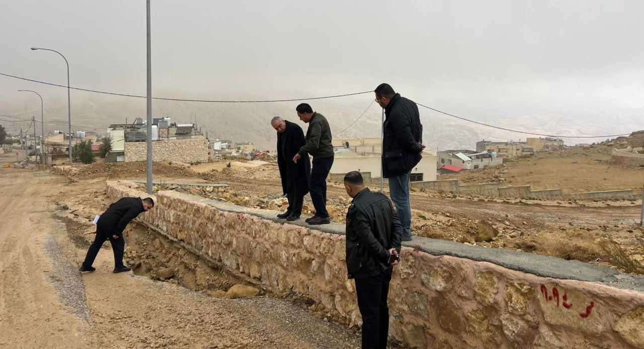 جولة ميدانية لرئيس سلطة البترا بعد السيول