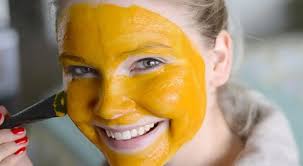 ماسكات طبيعية لبشرة أكثر إشراقا 