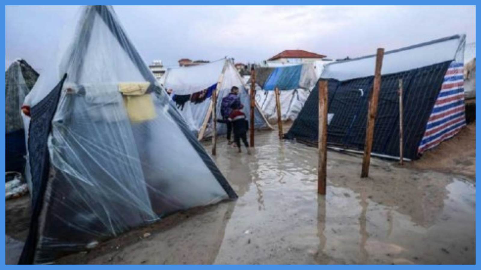 وفيات وإصابات ..  المنخفض يعمّق المأساة في غزة